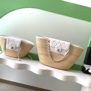 Iconic 26C Cruise Tote: Handwoven Straw & Quilted Lambskin Flap